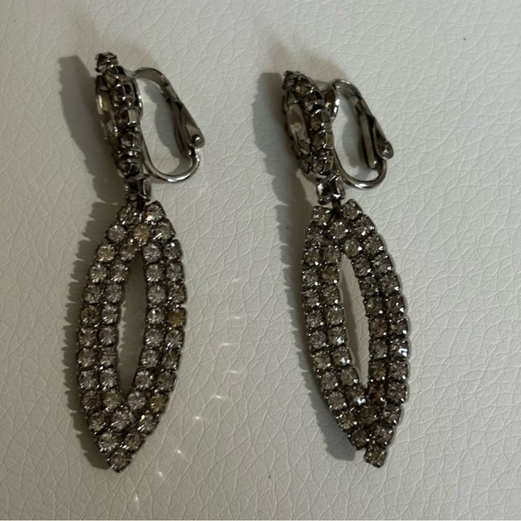 # 137 vintage/antique rhinestone Crystal silver tone dangle screw back earrings - Picture 2 of 6